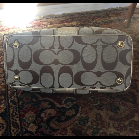 ❣️ SOLD ❣️ Authentic Tan and Gold Coach - Picture 3 of 8